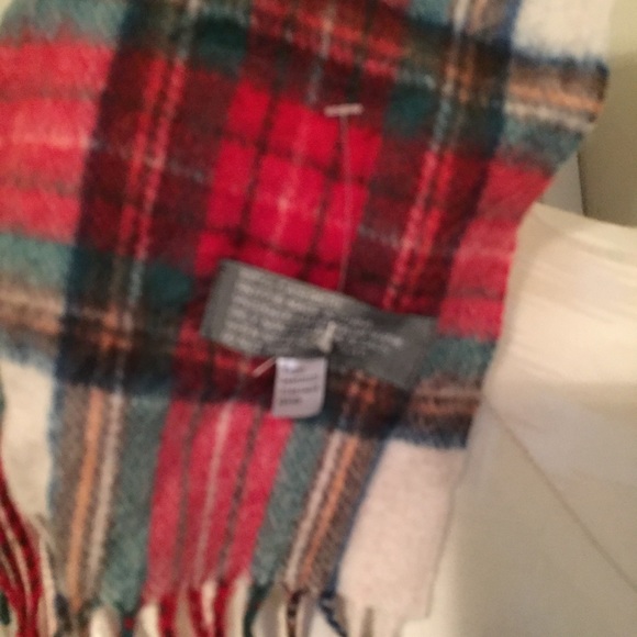 100% cashmere men’s scarf print ad item